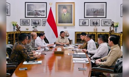 Rapat Bareng Menteri, Seskab Fokus Bahas Energi Dan Ekonomi
