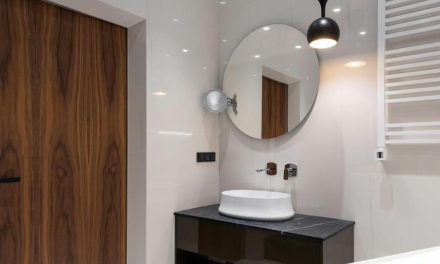 Ini Dia Alasannya Letak Kamar Mandi Hotel Dekat Pintu Masuk